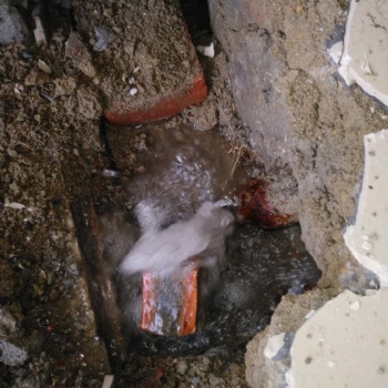 廣州埋地水管漏水檢測維修站，水管漏水怎么辦？