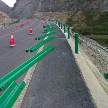 波形護欄、護欄板價格、高速公路護欄板廠家供應廣安桂興鎮