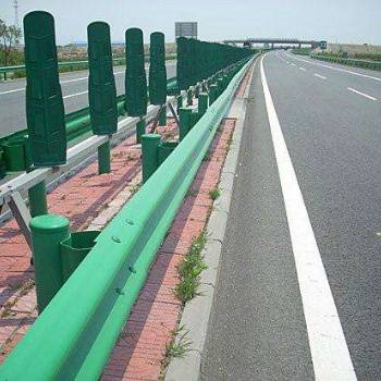 防撞波形護欄、護欄板價格、高速公路護欄板廠家供應樂至石佛鎮(zhèn)