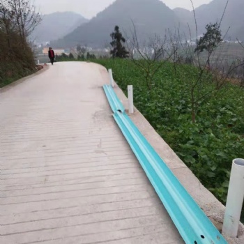 國標護欄板防阻塊，波形護欄板，公戶路護欄供應四川資陽中天鎮(zhèn)