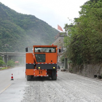 河南 供應(yīng) 水泥砼路面共振破碎機(jī)__濟(jì)南興路