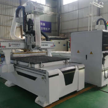供應(yīng)青海的板式家具開料雕刻機(jī)廠家價(jià)格？青海的板式家具開料機(jī)工廠