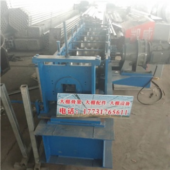 河北省泊頭縣溫室大棚齒輪傳動(dòng)壓膜卡槽機(jī)設(shè)備廠家