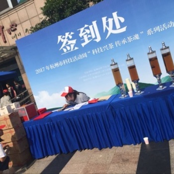 畢業(yè)典禮桌子租賃 室外遮陽傘出租 白色折疊椅租賃