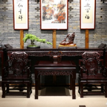 寧波景泓木堂家居建材有限公司（簡稱景紅木堂）秉承工具精神，大師情懷，搭建“大師級(jí)”團(tuán)隊(duì)宗旨。公司專業(yè)