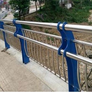 供應(yīng)道路湖泊護(hù)欄 定制河道欄桿 不銹鋼復(fù)合管橋梁防撞欄桿安裝