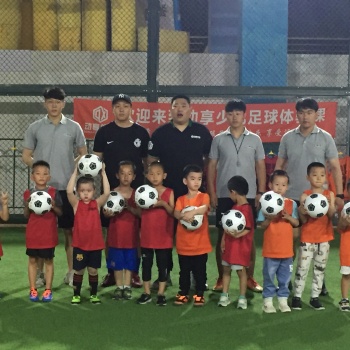 沈陽有小孩學足球的地方么
