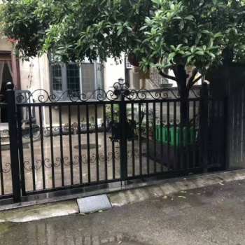 成都武侯區(qū)鐵藝大門 欄桿 樓梯 扶手
