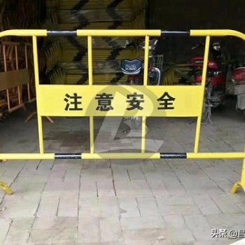 鐵馬護(hù)欄廠家農(nóng)村封路護(hù)欄