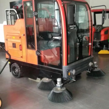 全封閉式座駕掃地機(jī)大功率效率高多功能清掃車