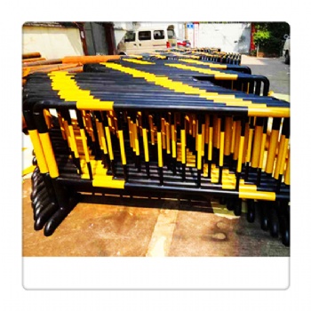 蘭州鐵馬圍欄市政道路防護(hù)欄工程移動(dòng)臨時(shí)隔離欄廠家