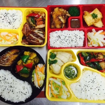 長(zhǎng)期為深圳工廠、寫字樓、機(jī)關(guān)單位盒飯快餐配送