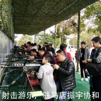 景區(qū)游樂場打靶氣炮槍游戲，小型刺激的氣炮槍城堡靶