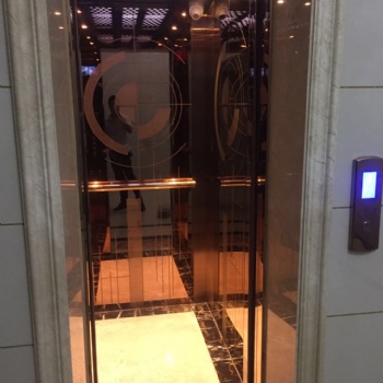 小型家用無(wú)基坑別墅電梯
