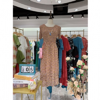 歐時(shí)力國(guó)內(nèi)一二線中高端品牌折扣尾貨直播女裝庫(kù)存貨源