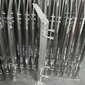 304不銹鋼玻璃陽(yáng)臺(tái)護(hù)欄廠家