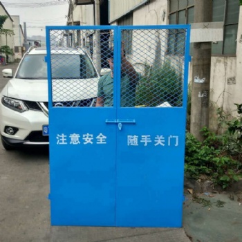 建筑樓層工地施工電梯門,人貨升降機鋼板網(wǎng)電梯門.安全防護(hù)電梯