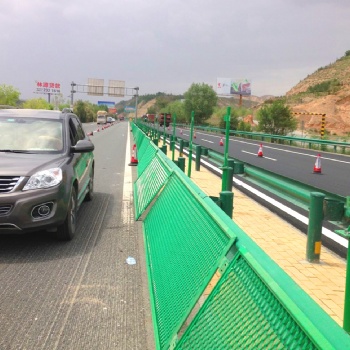 高速公路防眩網(wǎng) 蘭州防眩隔離網(wǎng) 承亞90防眩網(wǎng)生產(chǎn)中