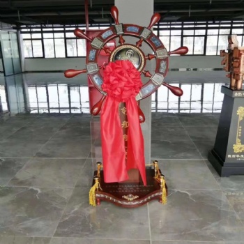 西安開業(yè)滴合適滴落地擺件 舵輪紅木擺件 2米以上開業(yè)舵手工藝擺件