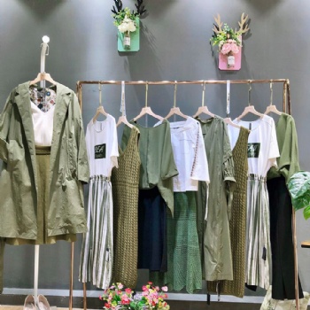 深圳高端設(shè)計(jì)師品牌芮瑪折扣服裝批發(fā)市場(chǎng) 商場(chǎng)專柜尾貨批發(fā)