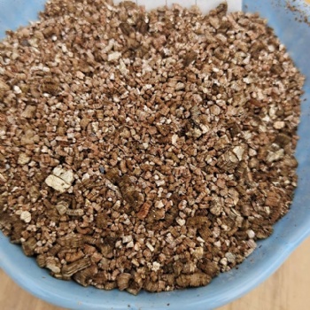 億誠建材供應(yīng) 蛭石 1-3mm膨脹蛭石 孵化蛭石育苗蛭石