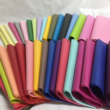 現(xiàn)貨供應(yīng)17g彩色拷貝紙50*70cm 40幾種顏色可選擇拷貝紙黑色包裝紙 質(zhì)優(yōu)價(jià)廉