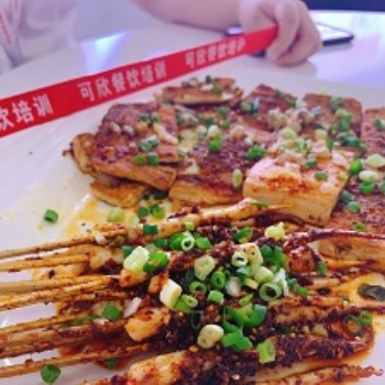 鐵板魷魚的做法，鐵板魷魚技術配方，鐵板魷魚可欣餐飲培訓