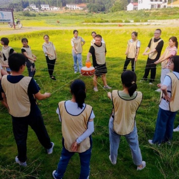 長(zhǎng)沙周邊關(guān)于友誼合作感恩拼搏的拓展團(tuán)隊(duì)