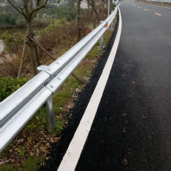 湖南高速公路波形護(hù)欄 農(nóng)村道路防撞護(hù)欄 橋梁鍍鋅鋼護(hù)欄