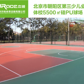 球場運動館：硬地球場和緩沖球場的區別