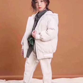 幻想兒品牌服裝夏裝家居服清倉(cāng)處理批發(fā)價(jià)30元起