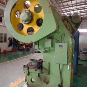 無錫二手機(jī)床回收公司 現(xiàn)貨出售80噸二手精品沖床一臺(tái)