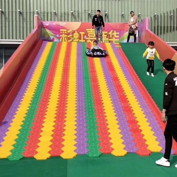 七彩滑草 七彩滑道 彩虹滑道 戶外大型游樂設(shè)備 網(wǎng)紅美陳產(chǎn)品制作設(shè)計