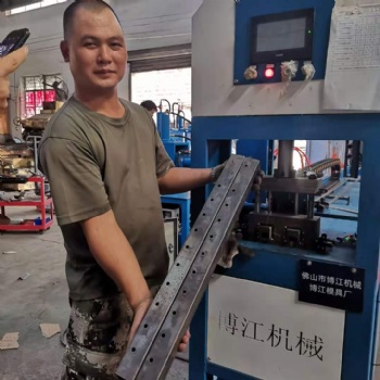 液壓數(shù)控全自動(dòng)防盜網(wǎng)護(hù)欄貨架支架不銹鋼管圓管方管鐵管沖孔機(jī)
