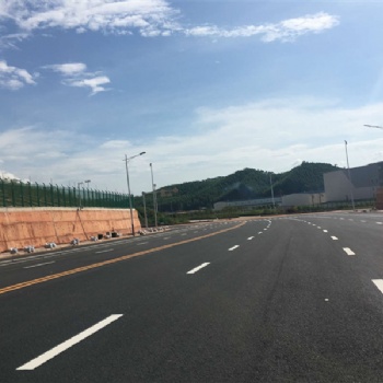 廣西道路標(biāo)線公司團(tuán)隊(duì)施工
