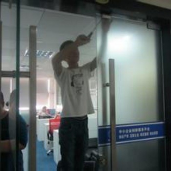 西安專業安裝維修玻璃門，更換鋼化玻璃