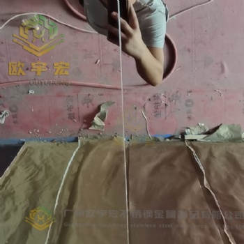 我裂開了！山西不銹鋼蜂窩板鏡面蜂窩板吊頂出現(xiàn)哈哈鏡怎么辦，歐宇宏吊頂蜂窩板無縫連接