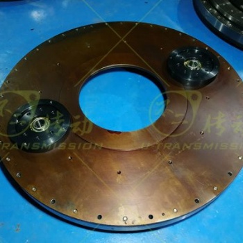 1300內(nèi)齒雙驅(qū)全防護(hù)直齒式回轉(zhuǎn)驅(qū)動用在自動化設(shè)備上