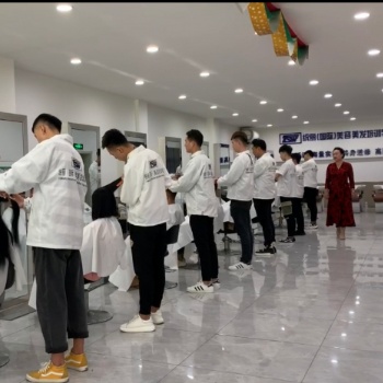 統(tǒng)麗技術(shù)學(xué)校，沈陽專業(yè)美發(fā)學(xué)校，學(xué)技術(shù)越早越好