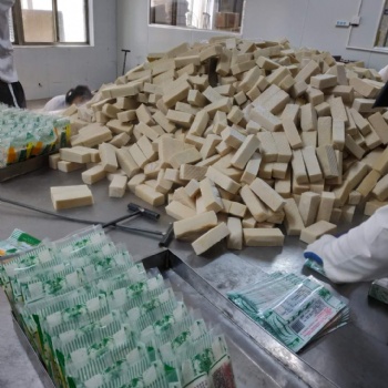 千葉豆腐設(shè)備生產(chǎn)廠家 春秋機(jī)械13年食品加工設(shè)備廠家 千葉豆腐技術(shù)山門(mén)教