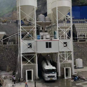 成都潤(rùn)捷建機(jī)生產(chǎn)銷(xiāo)售混凝土攪拌站