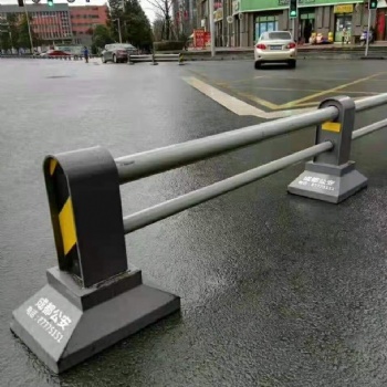 佛山護(hù)欄廠家生產(chǎn) 南海機(jī)動車隔離欄桿款式