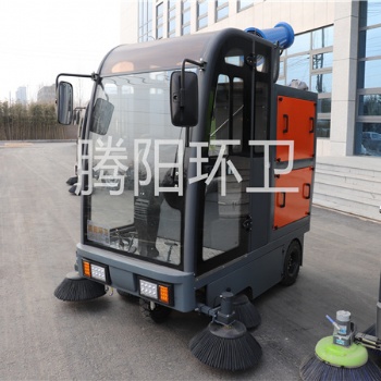 選購(gòu)掃地車主要看哪幾點(diǎn)