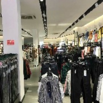 行唐縣夢(mèng)特嬌男裝貨架 落地模特廠家**
