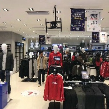 青島畢設(shè)戰(zhàn)狼男裝貨架 無(wú)印良品男裝貨架
