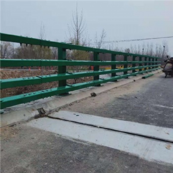 Q235高速公路防撞護欄 鋼板立柱橋梁防撞欄桿 鋼板拼接立柱護欄