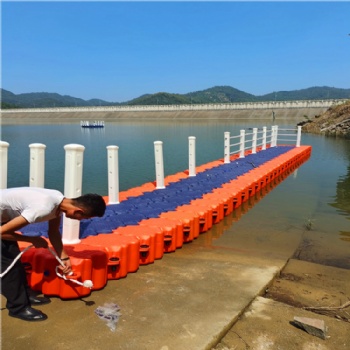 廠家塑料浮筒碼頭摩托艇停靠水上平臺 養殖網箱游樂設施浮橋游泳池