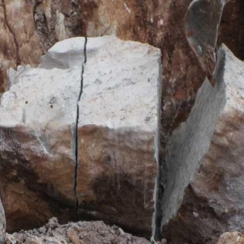 蘭州靜態(tài)無(wú)聲破碎劑，速凝劑錨固劑，防凍劑融雪劑廠家