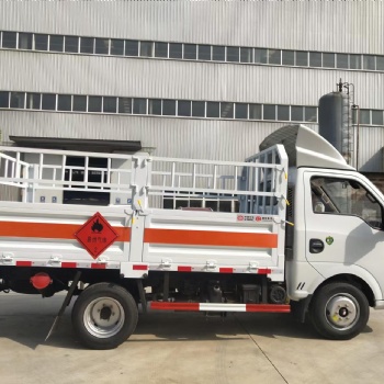 東風(fēng)天錦小三軸氣瓶運輸車