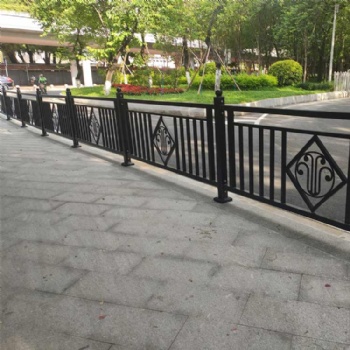 廣州道路交通欄桿定制 特色市政護(hù)欄 人行道隔離柵欄安裝